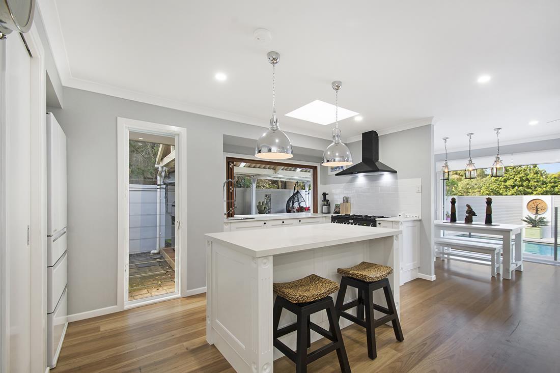 Alexandra Headland Builder